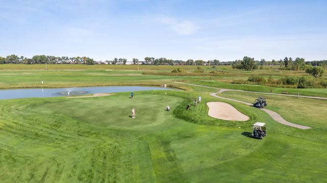 766 36th Street S, Moorhead, MN 56560