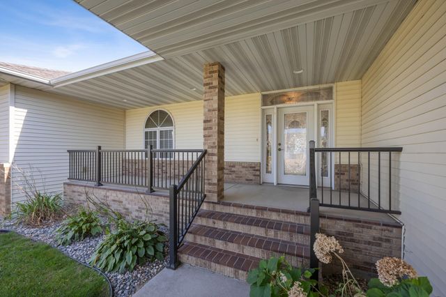 766 36th Street S, Moorhead, MN 56560