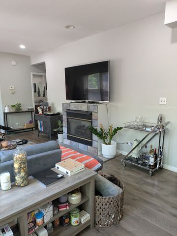 828 W AGATITE Avenue 1, Chicago, IL 60640