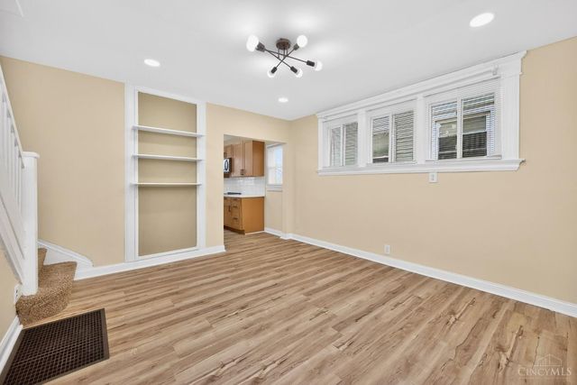 1989 Kinney Avenue, Cincinnati, OH 45207