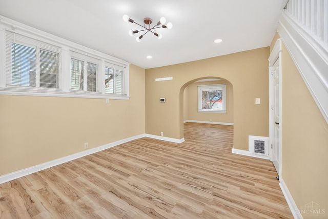 1989 Kinney Avenue, Cincinnati, OH 45207