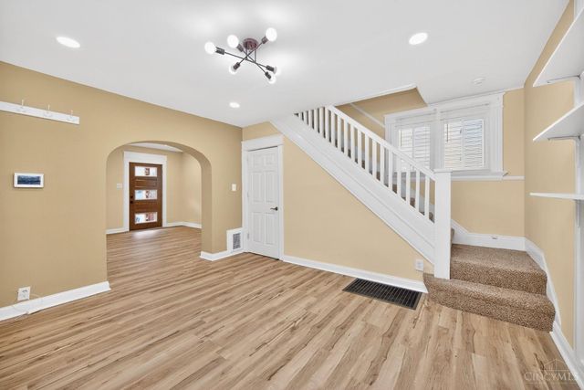 1989 Kinney Avenue, Cincinnati, OH 45207