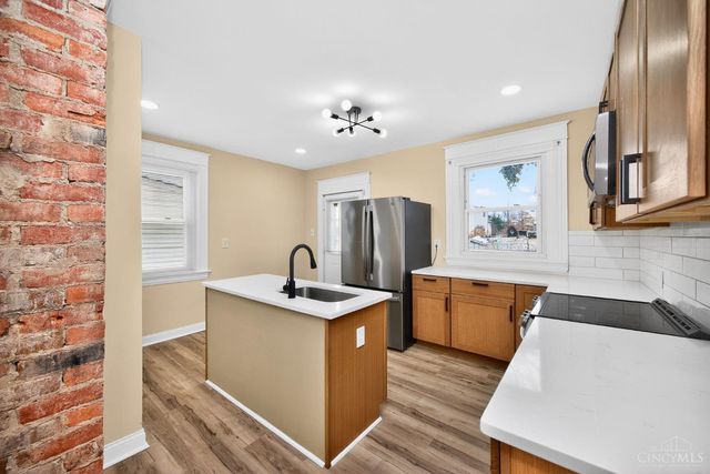 1989 Kinney Avenue, Cincinnati, OH 45207