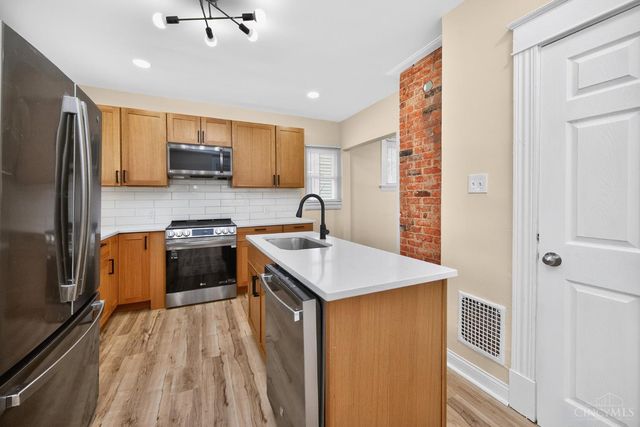 1989 Kinney Avenue, Cincinnati, OH 45207