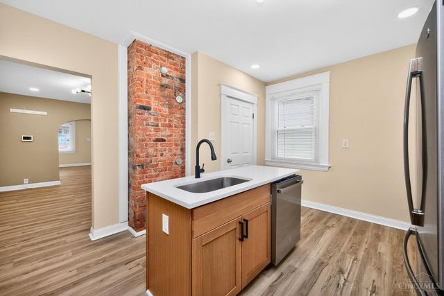 1989 Kinney Avenue, Cincinnati, OH 45207