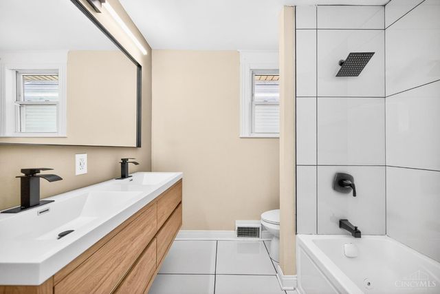 1989 Kinney Avenue, Cincinnati, OH 45207