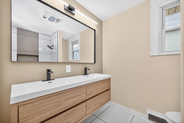 1989 Kinney Avenue, Cincinnati, OH 45207