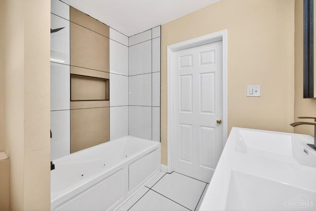 1989 Kinney Avenue, Cincinnati, OH 45207