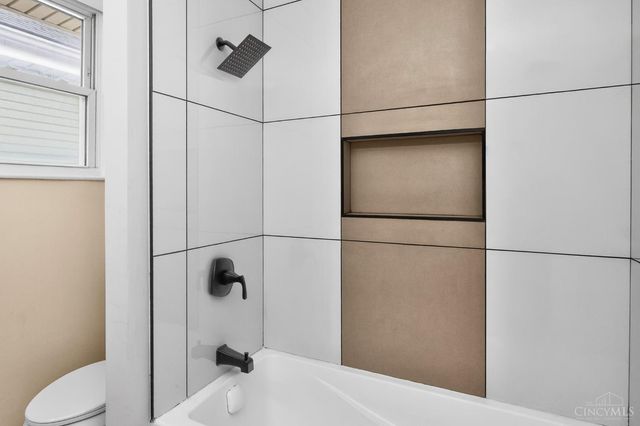 1989 Kinney Avenue, Cincinnati, OH 45207