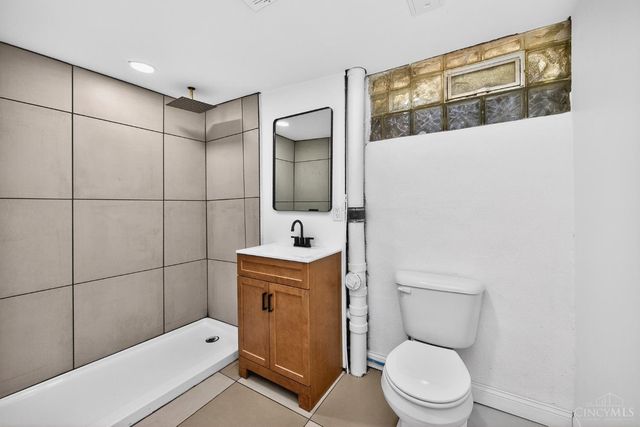 1989 Kinney Avenue, Cincinnati, OH 45207