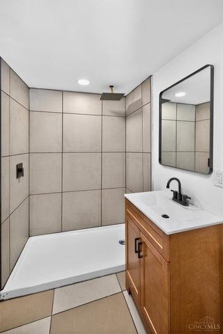 1989 Kinney Avenue, Cincinnati, OH 45207