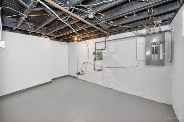 1989 Kinney Avenue, Cincinnati, OH 45207