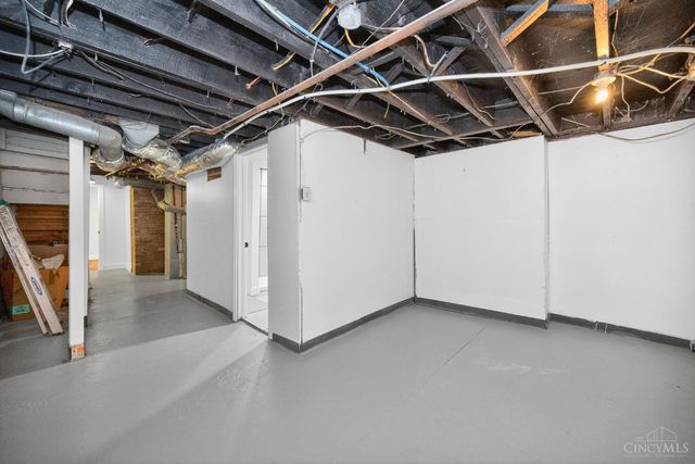 1989 Kinney Avenue, Cincinnati, OH 45207