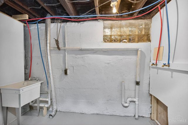 1989 Kinney Avenue, Cincinnati, OH 45207