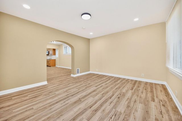 1989 Kinney Avenue, Cincinnati, OH 45207