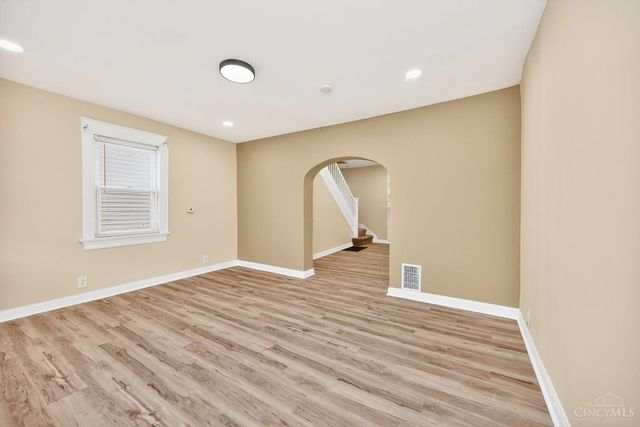 1989 Kinney Avenue, Cincinnati, OH 45207