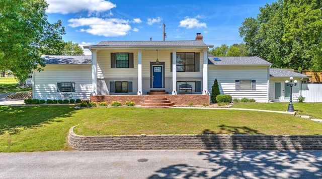 3601 W Seneca Court, Rogers, AR 72758