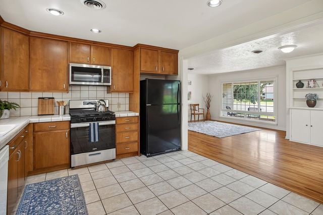 1099 Villa Vista Ave, Yuba City, CA 95991