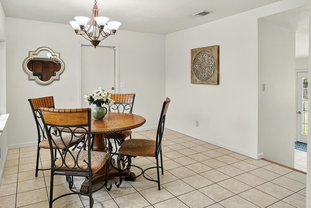 1099 Villa Vista Ave, Yuba City, CA 95991