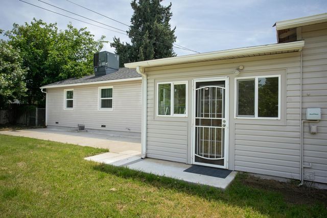 1099 Villa Vista Ave, Yuba City, CA 95991