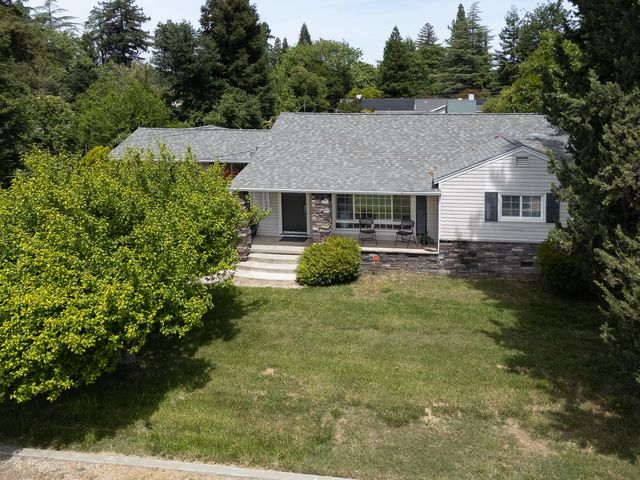 1099 Villa Vista Ave, Yuba City, CA 95991