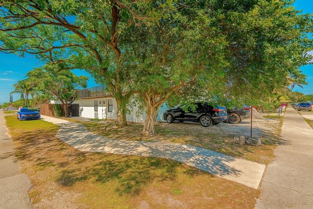 2447 Roosevelt Street, Hollywood, FL 33020