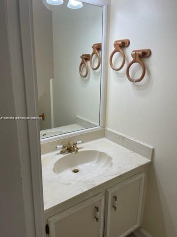 879 NW 81st Way 4, Plantation, FL 33324