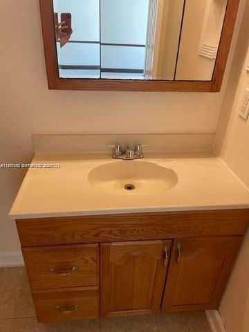 879 NW 81st Way 4, Plantation, FL 33324