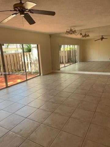 879 NW 81st Way 4, Plantation, FL 33324