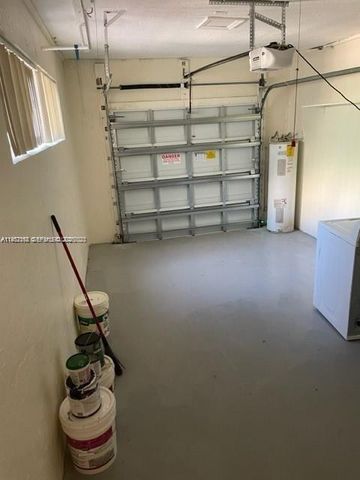 879 NW 81st Way 4, Plantation, FL 33324