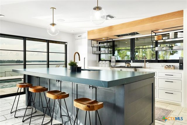 115 Lakeview Drive, Belton, TX 76513