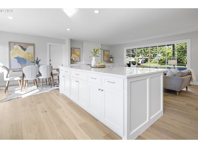 9375 Sw ROYAL WOODLANDS Dr, Beaverton, OR 97005