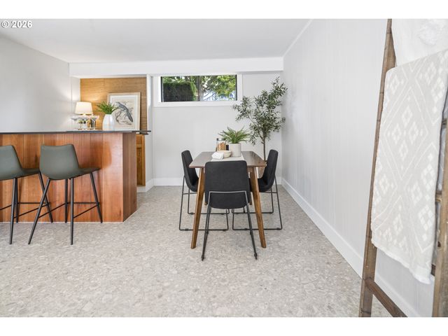 9375 Sw ROYAL WOODLANDS Dr, Beaverton, OR 97005