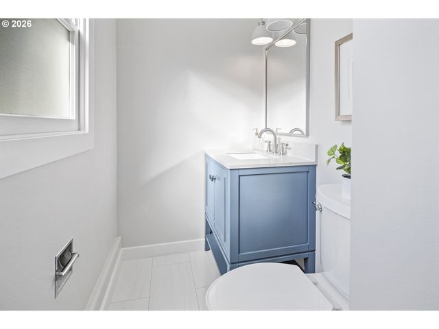 9375 Sw ROYAL WOODLANDS Dr, Beaverton, OR 97005