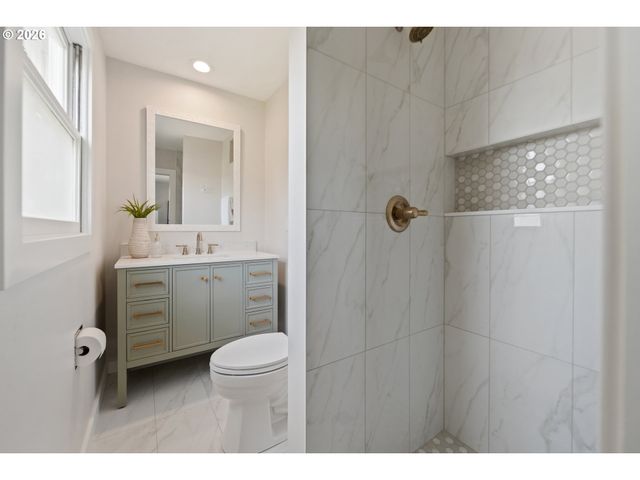 9375 Sw ROYAL WOODLANDS Dr, Beaverton, OR 97005