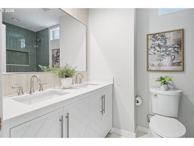 9375 Sw ROYAL WOODLANDS Dr, Beaverton, OR 97005