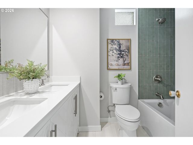 9375 Sw ROYAL WOODLANDS Dr, Beaverton, OR 97005