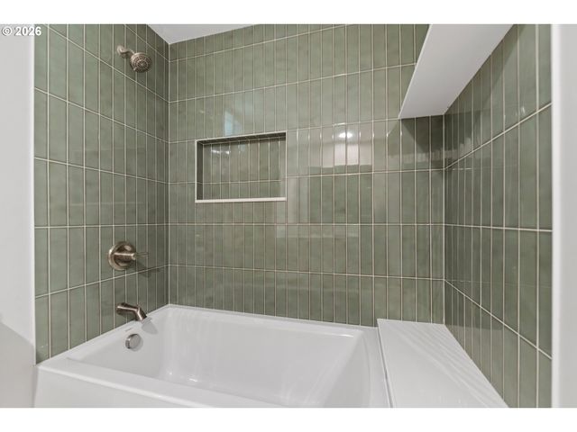 9375 Sw ROYAL WOODLANDS Dr, Beaverton, OR 97005