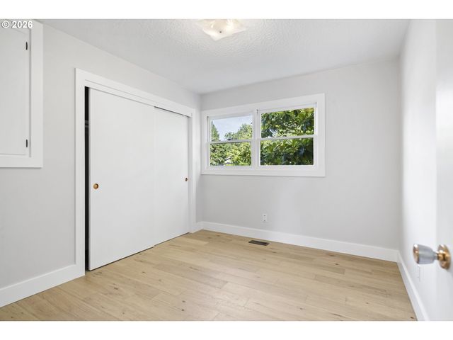 9375 Sw ROYAL WOODLANDS Dr, Beaverton, OR 97005