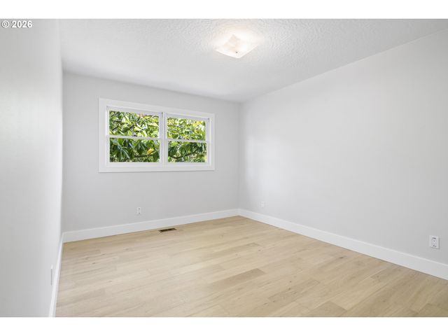 9375 Sw ROYAL WOODLANDS Dr, Beaverton, OR 97005