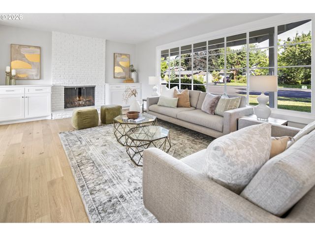9375 Sw ROYAL WOODLANDS Dr, Beaverton, OR 97005