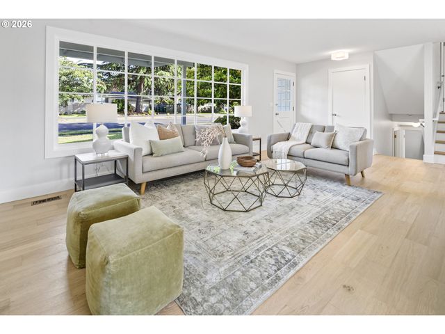 9375 Sw ROYAL WOODLANDS Dr, Beaverton, OR 97005