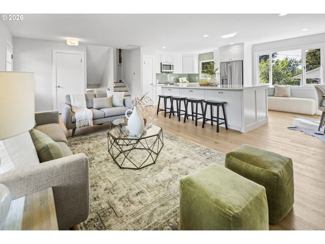 9375 Sw ROYAL WOODLANDS Dr, Beaverton, OR 97005