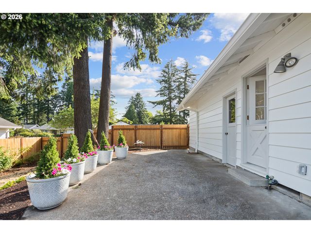 9375 Sw ROYAL WOODLANDS Dr, Beaverton, OR 97005