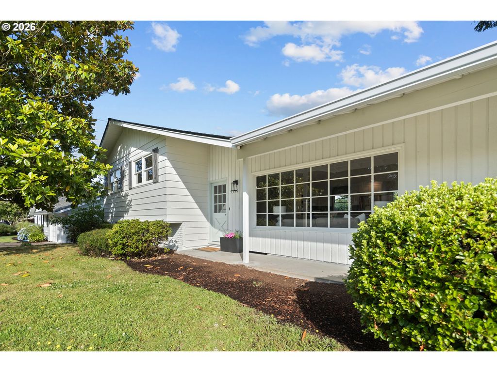 9375 Sw ROYAL WOODLANDS Dr, Beaverton, OR 97005