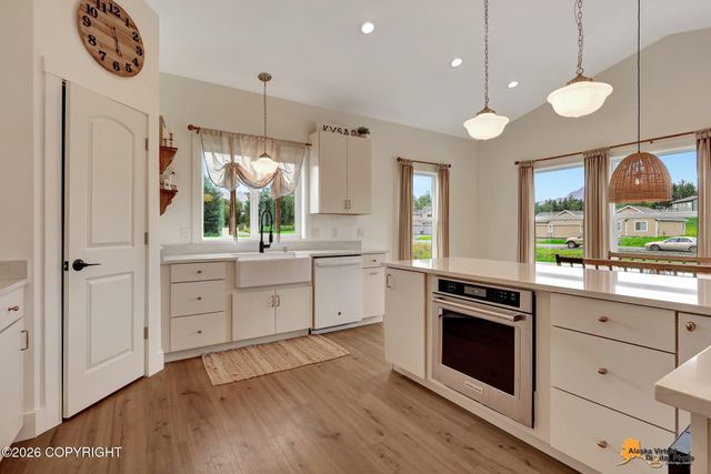 11879 E Apple Circle, Palmer, AK 99645