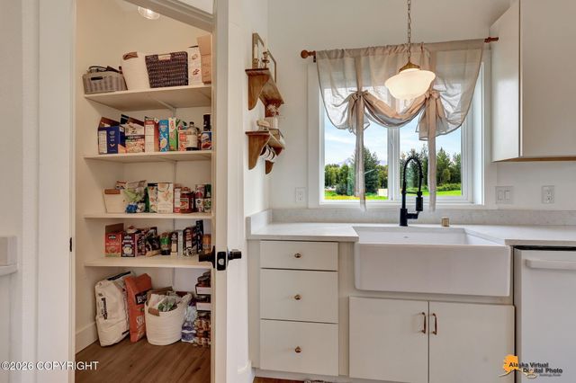 11879 E Apple Circle, Palmer, AK 99645