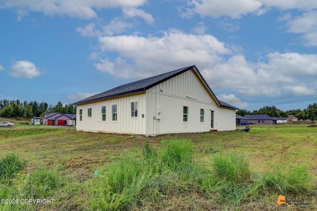 11879 E Apple Circle, Palmer, AK 99645