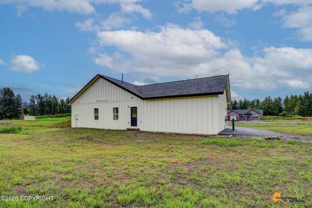 11879 E Apple Circle, Palmer, AK 99645