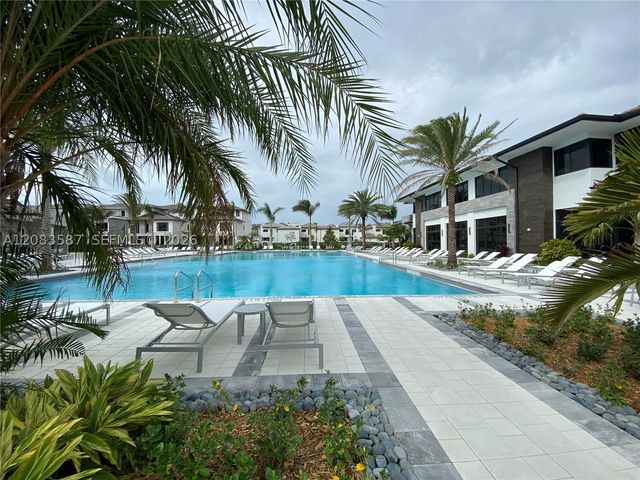 8253 NW 47th Ln 0, Doral, FL 33166